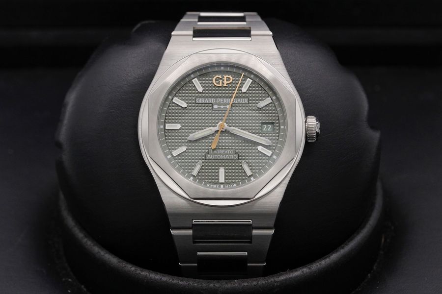 Girard Perregaux Laureato 81005-11-3407-1CM